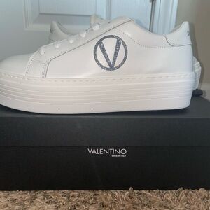 NWT MARIO VALENTINO SNEAKERS SIZE 9 white